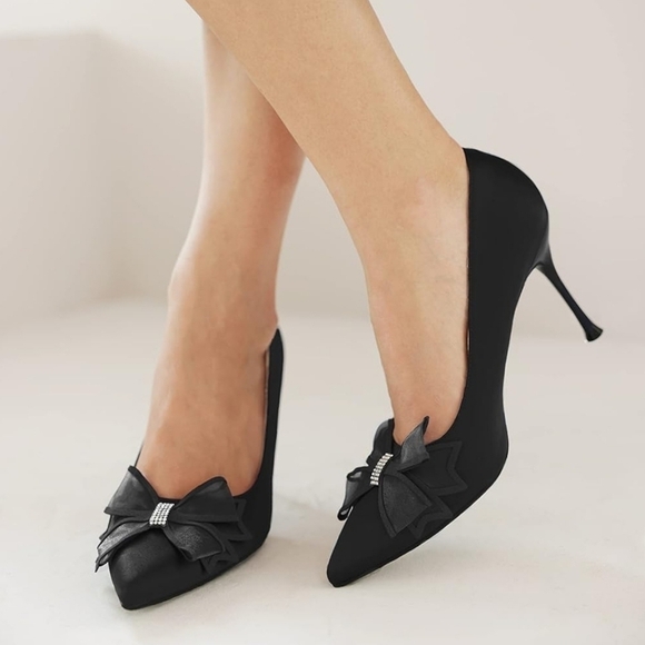 Women's Black Pointed Toe Stiletto Pumps w/ Rhinestone Bow Size 11 - Picture 2 of 9